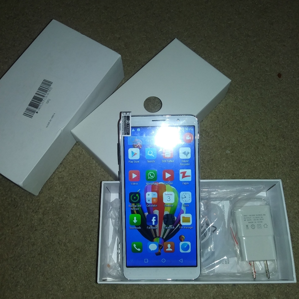 3G Android cell phone - Picture 2 of 3